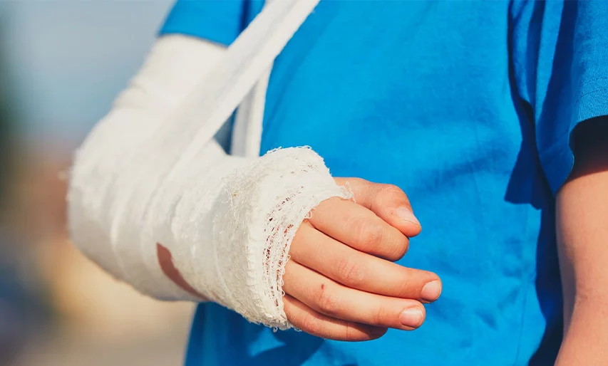 هندتراپی بعد از شکستگی دست در تهران | مرکز کاردرمانی صبا ، بازگرداندن حرکت، قدرت و مهارت‌های ظریف دست بعد از شکستگی